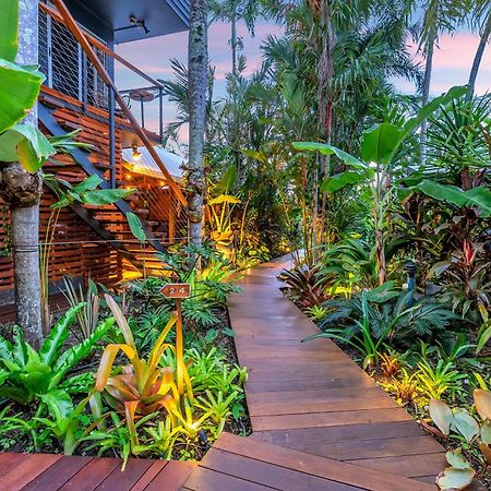 The Palms At Palm Cove Aparthotel Exterior foto