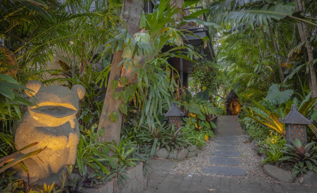 The Palms At Palm Cove Aparthotel Exterior foto