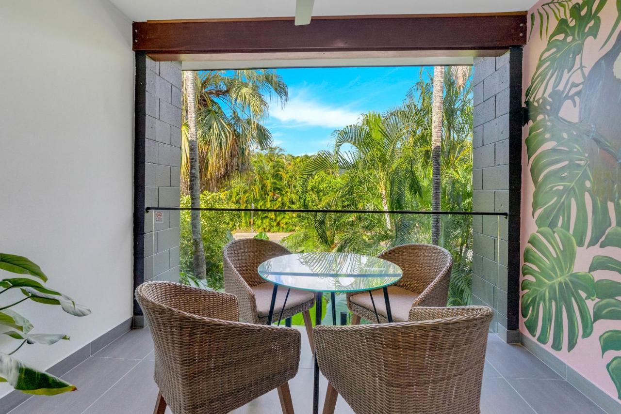 The Palms At Palm Cove Aparthotel Exterior foto