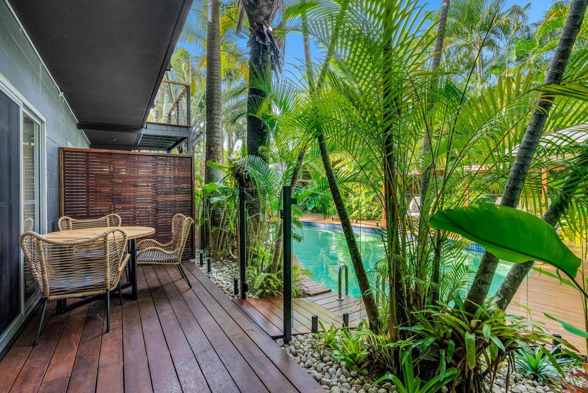 The Palms At Palm Cove Aparthotel Exterior foto