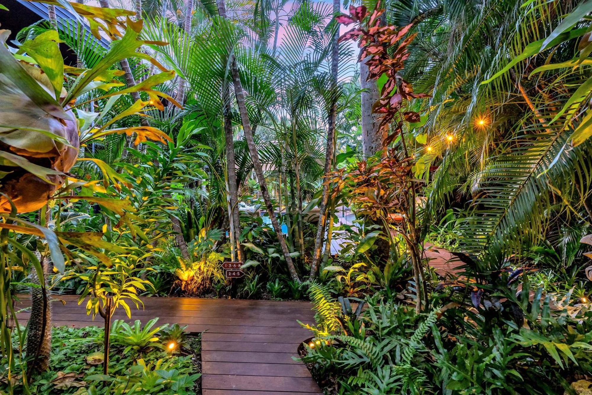 The Palms At Palm Cove Aparthotel Exterior foto