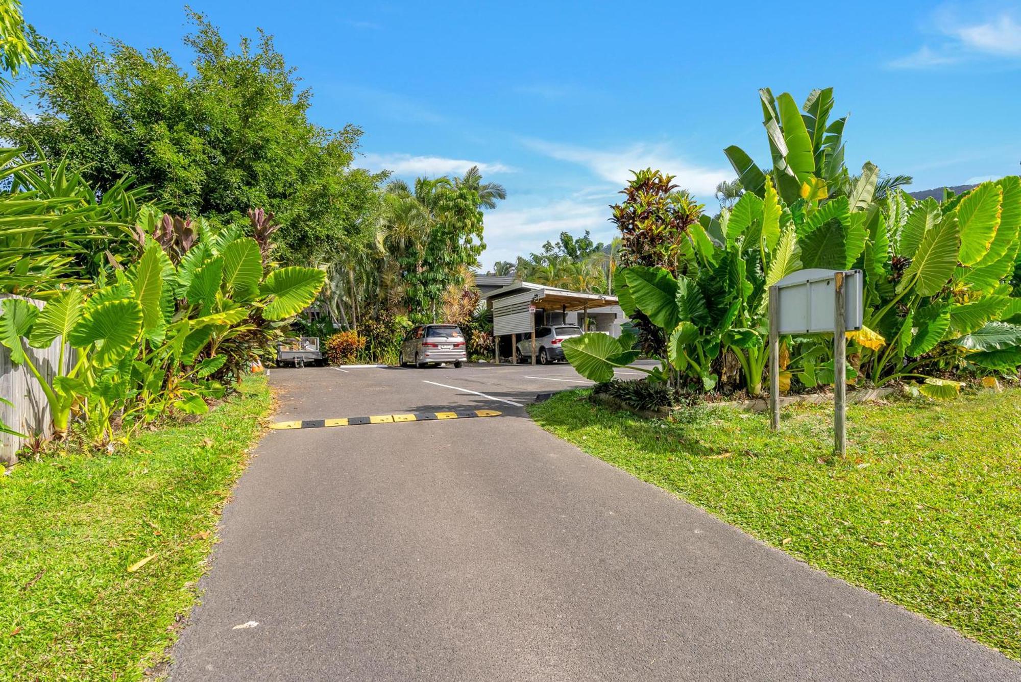 The Palms At Palm Cove Aparthotel Exterior foto